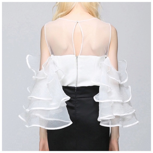 🎁 White Layered Tulle Side Sleeve Top - Picture 2 of 8